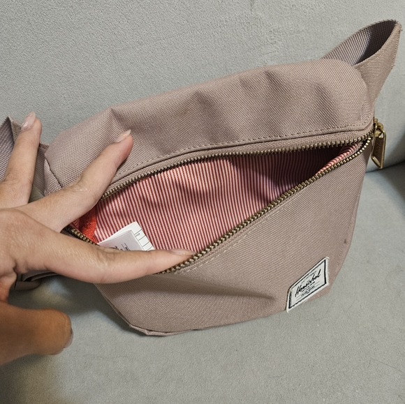 Herschel Fourteen Fanny Pack Ash Rose Pink - Picture 6 of 8